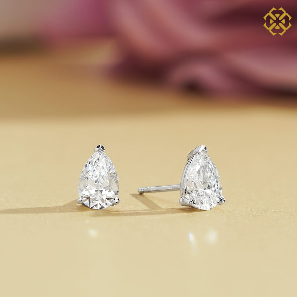 Classic Pear Earrings 0.7 D VVS2 EX VG MED, 0.7 D VVS2 EX VG MED WG (PEAR GIA)